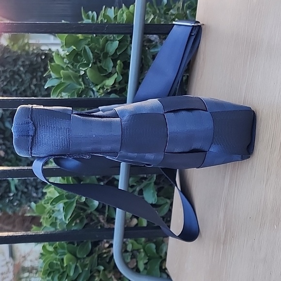 Harveys Original Seatbelt Blue Crossbody bag - Picture 4 of 10